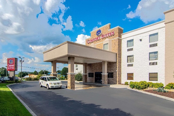 Comfort Suites Airport Alcoa image 1
