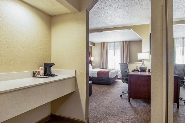 Comfort Suites Airport Alcoa image 18